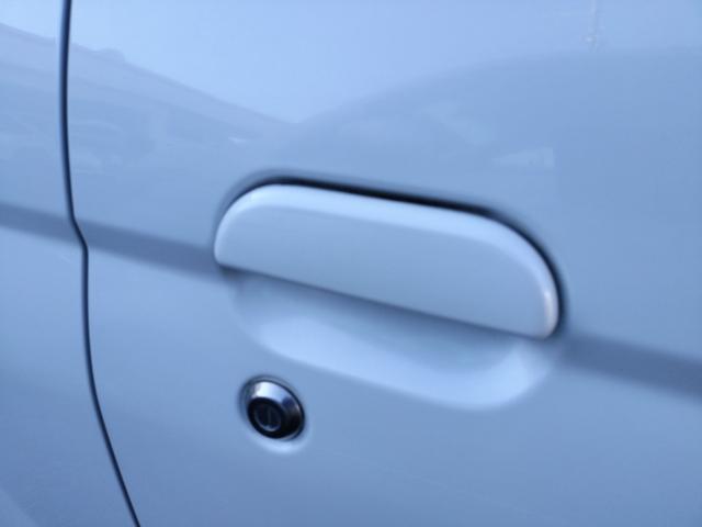 キックス ＲＸ　４ＷＤ　キーレスエントリー　電動格納ミラー　シートヒーター　ＭＴ　盗難防止システム　ＡＢＳ　ＣＤ　ＭＤ　アルミホイール　衝突安全ボディ　エアコン　パワーステアリング　パワーウィンドウ（29枚目）