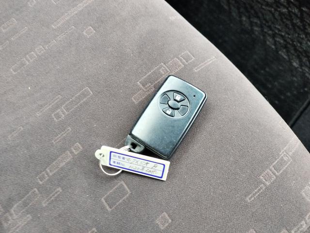 マークＸジオ ２４０Ｆ　ワンオーナー　ＥＴＣ　バックカメラ　ナビ　ＴＶ　オートライト　ＨＩＤ　スマートキー　電動格納ミラー　フルフラット　ＣＶＴ　アルミホイール　ミュージックプレイヤー接続可　盗難防止システム　衝突安全ボディ（11枚目）