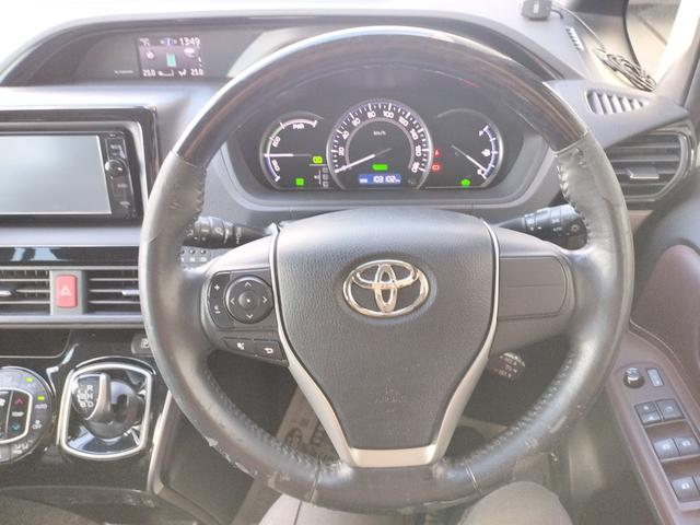 エスクァイア ハイブリッドＧｉ　ＥＴＣ　バックカメラ　ナビ　ＴＶ　クリアランスソナー　オートクルーズコントロール　両側電動スライドドア　オートライト　ＬＥＤヘッドランプ　スマートキー　アイドリングストップ　電動格納ミラー（3枚目）