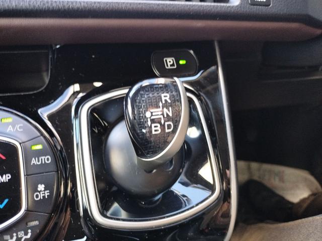 エスクァイア ハイブリッドＧｉ　ＥＴＣ　バックカメラ　ナビ　ＴＶ　クリアランスソナー　オートクルーズコントロール　両側電動スライドドア　オートライト　ＬＥＤヘッドランプ　スマートキー　アイドリングストップ　電動格納ミラー（46枚目）