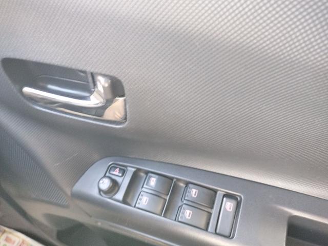 ルクラカスタム Ｒ　ＨＩＤ　スマートキー　電動格納ミラー　ＣＶＴ　盗難防止システム　ＡＢＳ　ＣＤ　ミュージックプレイヤー接続可　アルミホイール　衝突安全ボディ　エアコン　パワーステアリング　パワーウィンドウ（10枚目）