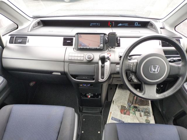 ステップワゴン スパーダＳ　バックカメラ　ナビ　ＴＶ　両側電動スライドドア　ＨＩＤ　スマートキー　後席モニター　３列シート　ウォークスルー　ＡＴ　アルミホイール　ＣＤ　盗難防止システム　衝突安全ボディ　ＡＢＳ　エアコン（2枚目）