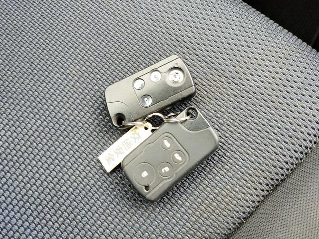 ステップワゴン スパーダＳ　バックカメラ　ナビ　ＴＶ　両側電動スライドドア　ＨＩＤ　スマートキー　後席モニター　３列シート　ウォークスルー　ＡＴ　アルミホイール　ＣＤ　盗難防止システム　衝突安全ボディ　ＡＢＳ　エアコン（44枚目）