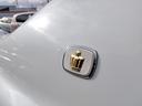 ロイヤルサルーン　オートクルーズコントロール　ナビ　アルミホイール　ＨＩＤ　ＡＴ　スマートキー　電動格納ミラー　盗難防止システム　パワーシート　ＣＤ　カセット　衝突安全ボディ　ＡＢＳ　エアコン　パワーステアリング（32枚目）