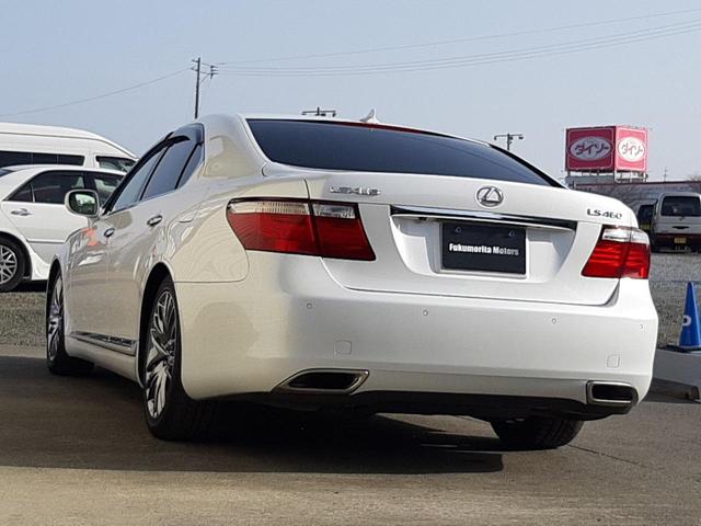 ＬＳ ＬＳ４６０　バージョンＳ　Ｉパッケージ　本革シート　サンルーフ　純正１９インチＡＷ　ステアリングヒーター　ムーンルーフ　エアーシートバックモニタ　パワートランクリッド　純正ＥＧスターター　ビルトインＥＴＣ（14枚目）