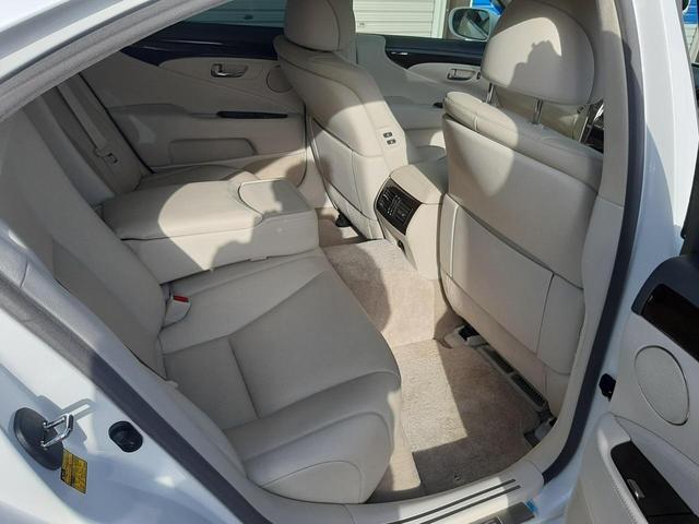 ＬＳ ＬＳ４６０　バージョンＳ　Ｉパッケージ　本革シート　サンルーフ　純正１９インチＡＷ　ステアリングヒーター　ムーンルーフ　エアーシートバックモニタ　パワートランクリッド　純正ＥＧスターター　ビルトインＥＴＣ（15枚目）