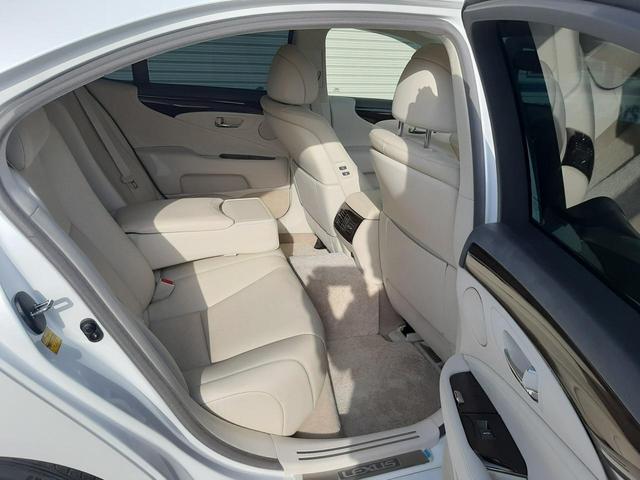 ＬＳ ＬＳ４６０　バージョンＳ　Ｉパッケージ　本革シート　サンルーフ　純正１９インチＡＷ　ステアリングヒーター　ムーンルーフ　エアーシートバックモニタ　パワートランクリッド　純正ＥＧスターター　ビルトインＥＴＣ（16枚目）