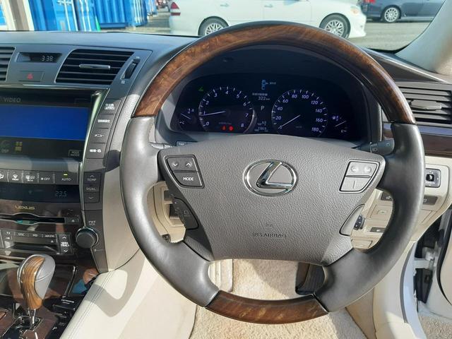 ＬＳ ＬＳ４６０　バージョンＳ　Ｉパッケージ　本革シート　サンルーフ　純正１９インチＡＷ　ステアリングヒーター　ムーンルーフ　エアーシートバックモニタ　パワートランクリッド　純正ＥＧスターター　ビルトインＥＴＣ（60枚目）