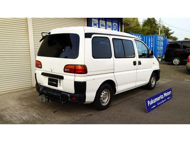 デリカカーゴ Ｅターボ　５速マニュアル　ＥＴＣ　純正デッキ付　ヒッチメンバー　車中泊　マット付（5枚目）