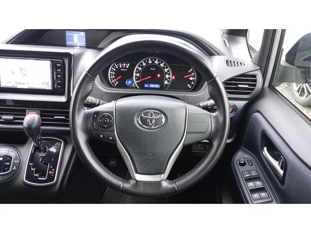 ノア Ｓｉ　４ＷＤ　ＥＴＣ　両側電動スライドドア　エンジンスタータースマートキー　キーレス　純正ナビ　夏・冬タイヤ　フルセグＴＶ　ＣＤ　ＤＶＤ　ＳＤ　Ｂｌｕｅｔｏｏｔｈ　ＦＭ　ＡＭ（12枚目）