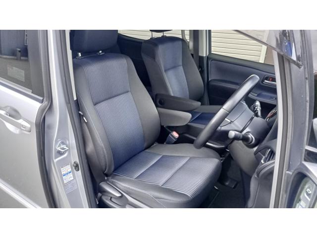 ノア Ｓｉ　４ＷＤ　ＥＴＣ　両側電動スライドドア　エンジンスタータースマートキー　キーレス　純正ナビ　夏・冬タイヤ　フルセグＴＶ　ＣＤ　ＤＶＤ　ＳＤ　Ｂｌｕｅｔｏｏｔｈ　ＦＭ　ＡＭ（17枚目）