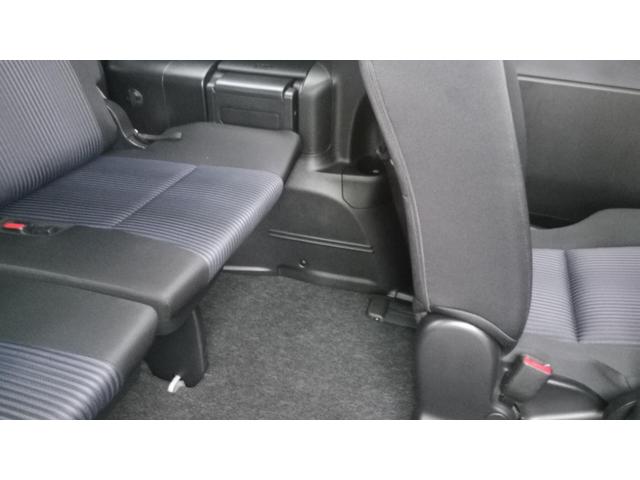 ノア Ｓｉ　４ＷＤ　ＥＴＣ　両側電動スライドドア　エンジンスタータースマートキー　キーレス　純正ナビ　夏・冬タイヤ　フルセグＴＶ　ＣＤ　ＤＶＤ　ＳＤ　Ｂｌｕｅｔｏｏｔｈ　ＦＭ　ＡＭ（28枚目）