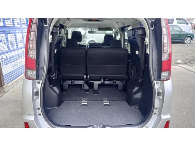 ノア Ｓｉ　４ＷＤ　ＥＴＣ　両側電動スライドドア　エンジンスタータースマートキー　キーレス　純正ナビ　夏・冬タイヤ　フルセグＴＶ　ＣＤ　ＤＶＤ　ＳＤ　Ｂｌｕｅｔｏｏｔｈ　ＦＭ　ＡＭ（31枚目）