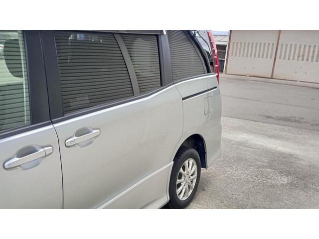 ノア Ｓｉ　４ＷＤ　ＥＴＣ　両側電動スライドドア　エンジンスタータースマートキー　キーレス　純正ナビ　夏・冬タイヤ　フルセグＴＶ　ＣＤ　ＤＶＤ　ＳＤ　Ｂｌｕｅｔｏｏｔｈ　ＦＭ　ＡＭ（42枚目）