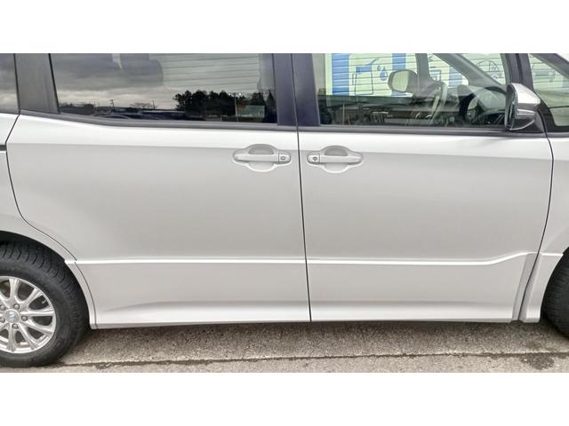 ノア Ｓｉ　４ＷＤ　ＥＴＣ　両側電動スライドドア　エンジンスタータースマートキー　キーレス　純正ナビ　夏・冬タイヤ　フルセグＴＶ　ＣＤ　ＤＶＤ　ＳＤ　Ｂｌｕｅｔｏｏｔｈ　ＦＭ　ＡＭ（44枚目）