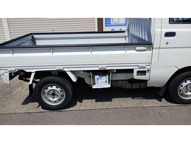 ハイゼットトラック スペシャル　３方開　４ＷＤ　５ＭＴ　ゲートプロテクター　荷台ゴムマット（14枚目）