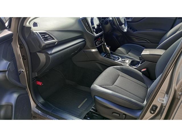 フォレスター アドバンス　４ＷＤ　ＥＴＣ　Ｂｌｕｅｔｏｏｔｈ　ワンオーナー　定期点検記録簿　純正ナビ　フルセグＴＶ　ＣＤ　ＤＶＤ　バックカメラ　ＦＭ　ＡＭ　サイドカメラ　電動シート（12枚目）