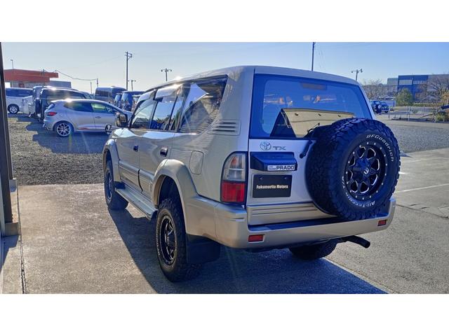 キズ・ヘコミが少なく、きれいな外装です。