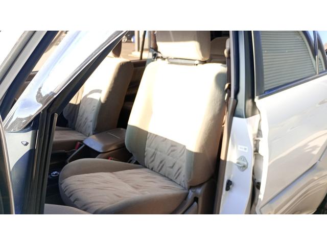 助手席も同様に快適な乗り心地のシートです。