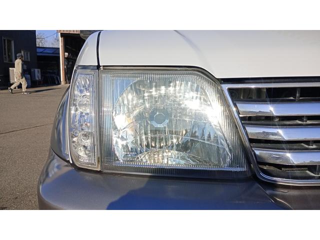 ヘッドライトはクリーニング済みで綺麗な状態です。