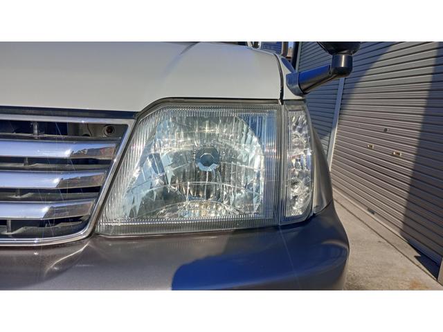 ヘッドライトはクリーニング済みで綺麗な状態です。