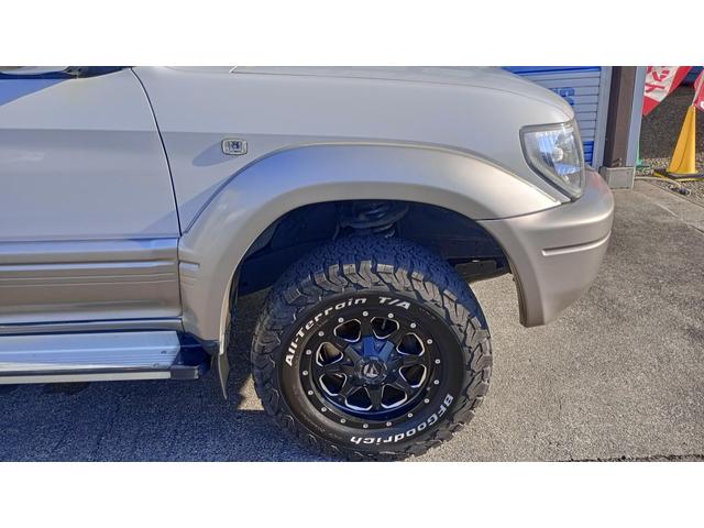 運転席側のフェンダー部はサビもなくきれいな状態です。