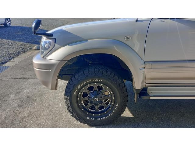 外装は艶があり、キズ・ヘコミが少なく、きれいな状態です。是非実際にご来店されて確認してください。