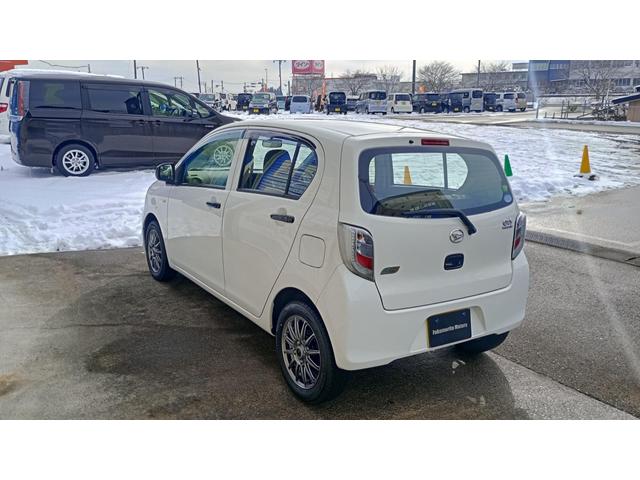 ミライース Ｄ　Ｄグレード　冬タイヤ装着車　定期点検記録簿　夏用アルミタイヤ付　社外オーディオ　ＣＤ　ＡＭ　ＦＭ　ＵＳＢ　ＡＵＸ（10枚目）