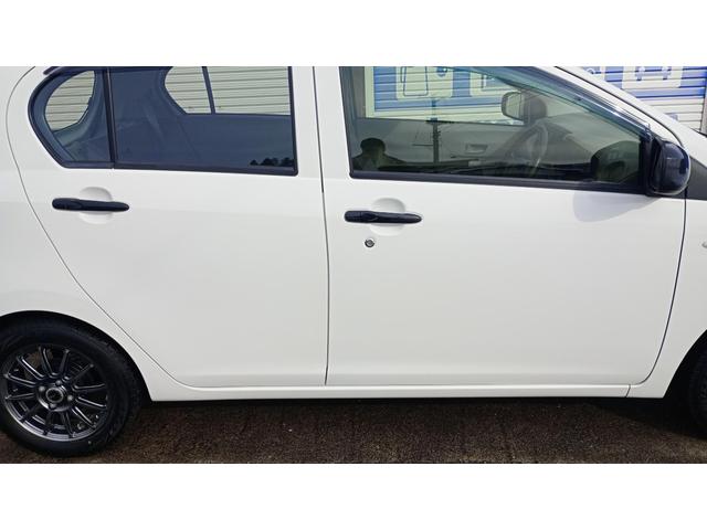 ミライース Ｄ　Ｄグレード　冬タイヤ装着車　定期点検記録簿　夏用アルミタイヤ付　社外オーディオ　ＣＤ　ＡＭ　ＦＭ　ＵＳＢ　ＡＵＸ（32枚目）