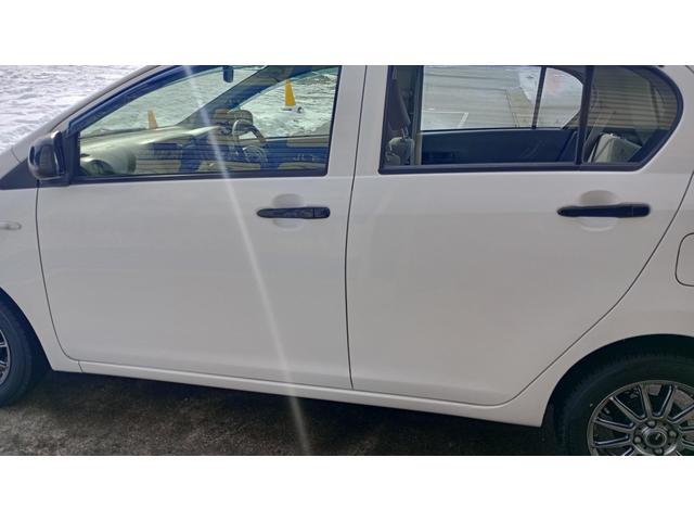 ミライース Ｄ　Ｄグレード　冬タイヤ装着車　定期点検記録簿　夏用アルミタイヤ付　社外オーディオ　ＣＤ　ＡＭ　ＦＭ　ＵＳＢ　ＡＵＸ（36枚目）