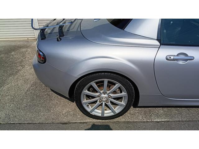 運転席側のフェンダー部はサビもなくきれいな状態です。