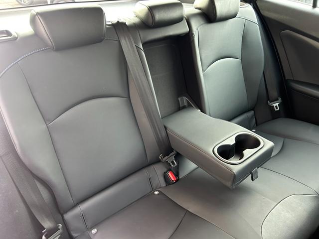 プリウス Ｓツーリングセレクション　後期型　セーフティセンス　黒レザーシート＆シートヒーター　純正９型ナビＴＶ・Ｂｌｕｅｔｏｏｔｈ・Ｂカメラ　ＥＴＣ　レーダークルーズ　ＬＥＤライト＆フォグランプ　クリアランスソナー　純正１７インチＡＷ（13枚目）