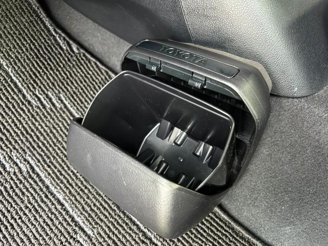 プリウス Ｓツーリングセレクション　後期型　セーフティセンス　黒レザーシート＆シートヒーター　純正９型ナビＴＶ・Ｂｌｕｅｔｏｏｔｈ・Ｂカメラ　ＥＴＣ　レーダークルーズ　ＬＥＤライト＆フォグランプ　クリアランスソナー　純正１７インチＡＷ（17枚目）