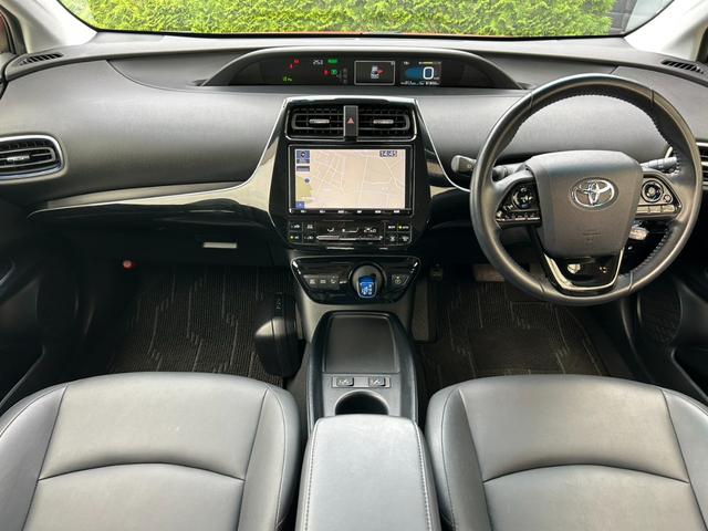 プリウス Ｓツーリングセレクション　後期型　セーフティセンス　黒レザーシート＆シートヒーター　純正９型ナビＴＶ・Ｂｌｕｅｔｏｏｔｈ・Ｂカメラ　ＥＴＣ　レーダークルーズ　ＬＥＤライト＆フォグランプ　クリアランスソナー　純正１７インチＡＷ（22枚目）