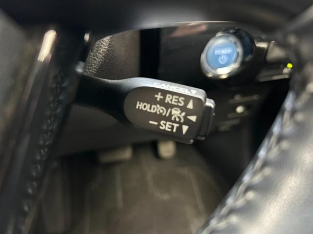 プリウス Ｓツーリングセレクション　後期型　セーフティセンス　黒レザーシート＆シートヒーター　純正９型ナビＴＶ・Ｂｌｕｅｔｏｏｔｈ・Ｂカメラ　ＥＴＣ　レーダークルーズ　ＬＥＤライト＆フォグランプ　クリアランスソナー　純正１７インチＡＷ（24枚目）