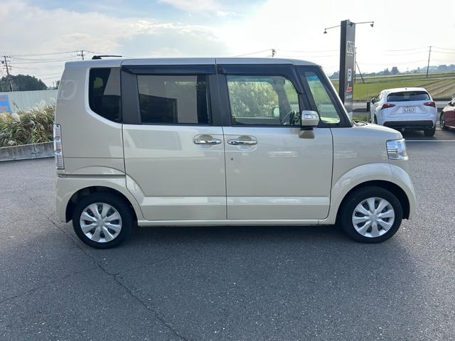 N-BOX G SSパッケージ 後期型 車検整備付き 電動スライドドア 純正ナビTV・Bluetooth・Bカメラ ステアスイッチ 前席シートヒーター プッシュスタート・スマートキー ETC HIDライト 横滑り防止機能 ドラレコ(4枚目)