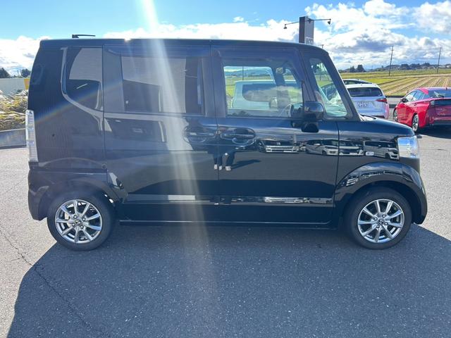 Ｎ－ＢＯＸ Ｇ　後期型　車検令和９年１１月まで　ＳＤナビＴＶ・Ｂｌｕｅｔｏｏｔｈ対応　ＵＳＢ接続　両側スライドドア　前後ドラレコ　ベンチシート　プッシュスタート・スマートキー　横滑り防止機能　社外１４インチＡＷ（4枚目）