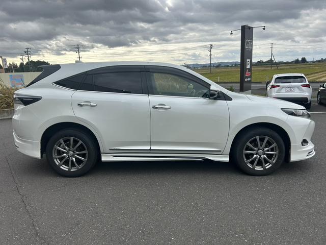 ハリアー エレガンス　車検整備付き　モデリスタフルエアロ　黒ハーフレザーシート　外１８インチＡＷ　純正ナビＴＶ・Ｂｌｕｅｔｏｏｔｈ・Ｂカメラ　　ＬＥＤヘッドライト＆フォグ　プッシュスタート・スマートキー　ドラレコ　ＥＴＣ（6枚目）