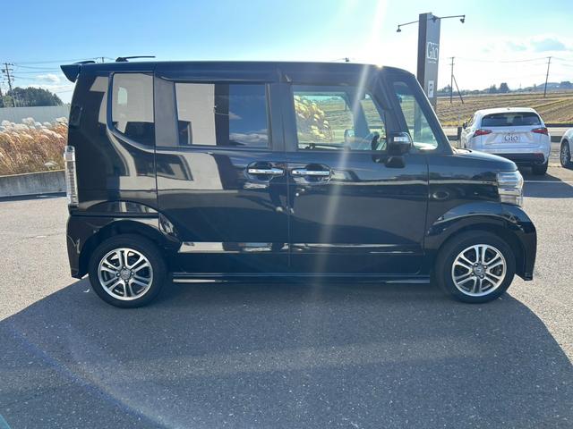 Ｎ－ＢＯＸカスタム Ｇ　ＳＳパッケージ　後期　両側電動ドア　純正ナビＴＶ・Ｂカメラ・Ｂｌｕｅｔｏｏｔｈ　ステアスイッチ　プッシュスタート・スマートキー　ＥＴＣ　ＨＩＤライト＆フォグ　横滑り防止機能　前後ドラレコ　純正１４インチＡＷ　関東仕入（4枚目）