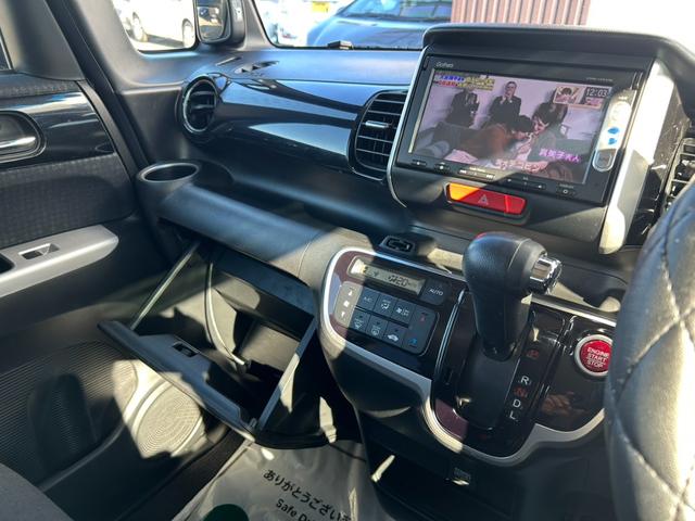 Ｎ－ＢＯＸカスタム Ｇ　ＳＳパッケージ　後期　両側電動ドア　純正ナビＴＶ・Ｂカメラ・Ｂｌｕｅｔｏｏｔｈ　ステアスイッチ　プッシュスタート・スマートキー　ＥＴＣ　ＨＩＤライト＆フォグ　横滑り防止機能　前後ドラレコ　純正１４インチＡＷ　関東仕入（28枚目）