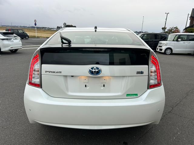 プリウス Ｓ　後期型　車検整備付き　純正ナビＴＶ・Ｂｌｕｅｔｏｏｔｈ・Ｂモニター　ステアスイッチ　ＨＩＤヘッドライト＆フォグ　ＥＴＣ　横滑り防止機能　プッシュスタート＆スマートキー　コーナーセンサー　前後ドラレコ（6枚目）