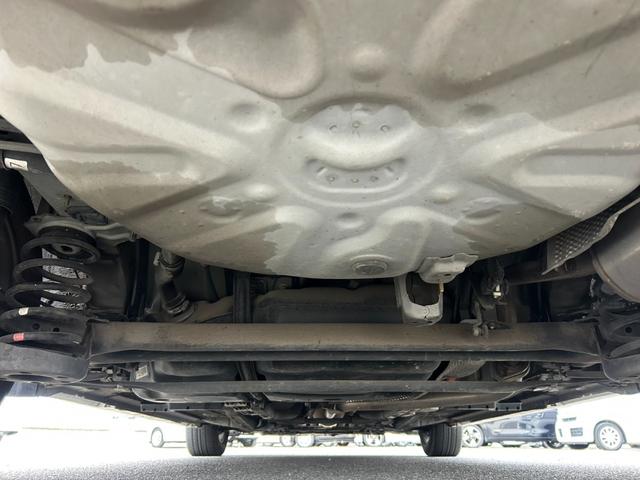 プリウス Ｓ　後期型　車検整備付き　純正ナビＴＶ・Ｂｌｕｅｔｏｏｔｈ・Ｂモニター　ステアスイッチ　ＨＩＤヘッドライト＆フォグ　ＥＴＣ　横滑り防止機能　プッシュスタート＆スマートキー　コーナーセンサー　前後ドラレコ（9枚目）