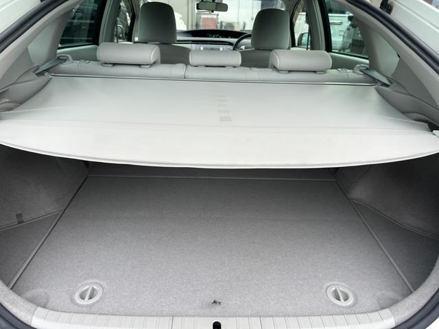 プリウス Ｓ　後期型　車検整備付き　純正ナビＴＶ・Ｂｌｕｅｔｏｏｔｈ・Ｂモニター　ステアスイッチ　ＨＩＤヘッドライト＆フォグ　ＥＴＣ　横滑り防止機能　プッシュスタート＆スマートキー　コーナーセンサー　前後ドラレコ（10枚目）
