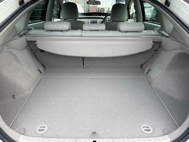 プリウス Ｓ　後期型　車検整備付き　純正ナビＴＶ・Ｂｌｕｅｔｏｏｔｈ・Ｂモニター　ステアスイッチ　ＨＩＤヘッドライト＆フォグ　ＥＴＣ　横滑り防止機能　プッシュスタート＆スマートキー　コーナーセンサー　前後ドラレコ（11枚目）