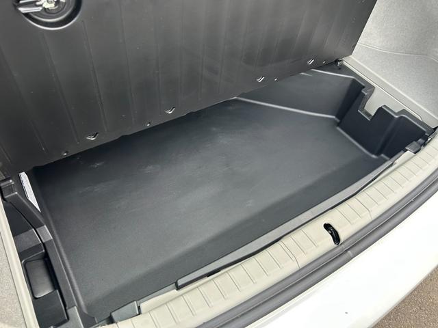 プリウス Ｓ　後期型　車検整備付き　純正ナビＴＶ・Ｂｌｕｅｔｏｏｔｈ・Ｂモニター　ステアスイッチ　ＨＩＤヘッドライト＆フォグ　ＥＴＣ　横滑り防止機能　プッシュスタート＆スマートキー　コーナーセンサー　前後ドラレコ（12枚目）