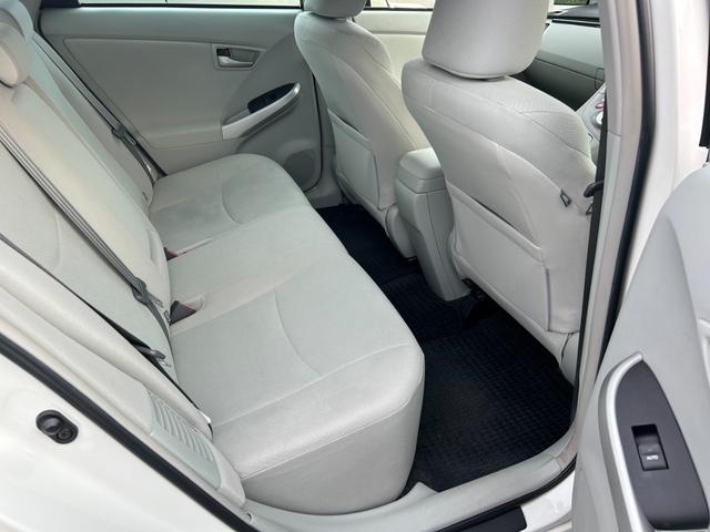 プリウス Ｓ　後期型　車検整備付き　純正ナビＴＶ・Ｂｌｕｅｔｏｏｔｈ・Ｂモニター　ステアスイッチ　ＨＩＤヘッドライト＆フォグ　ＥＴＣ　横滑り防止機能　プッシュスタート＆スマートキー　コーナーセンサー　前後ドラレコ（13枚目）