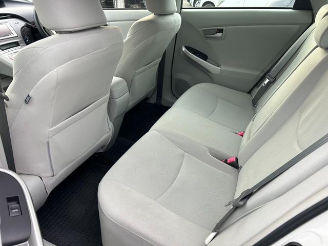 プリウス Ｓ　後期型　車検整備付き　純正ナビＴＶ・Ｂｌｕｅｔｏｏｔｈ・Ｂモニター　ステアスイッチ　ＨＩＤヘッドライト＆フォグ　ＥＴＣ　横滑り防止機能　プッシュスタート＆スマートキー　コーナーセンサー　前後ドラレコ（16枚目）