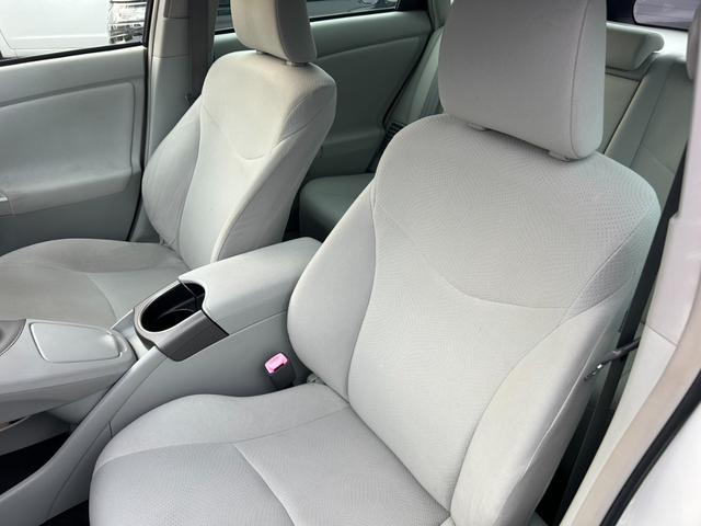 プリウス Ｓ　後期型　車検整備付き　純正ナビＴＶ・Ｂｌｕｅｔｏｏｔｈ・Ｂモニター　ステアスイッチ　ＨＩＤヘッドライト＆フォグ　ＥＴＣ　横滑り防止機能　プッシュスタート＆スマートキー　コーナーセンサー　前後ドラレコ（18枚目）