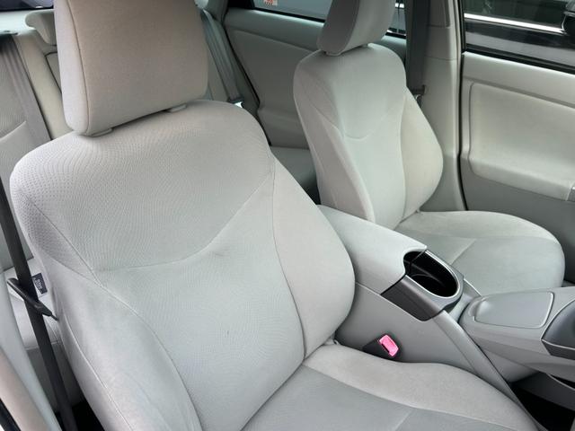 プリウス Ｓ　後期型　車検整備付き　純正ナビＴＶ・Ｂｌｕｅｔｏｏｔｈ・Ｂモニター　ステアスイッチ　ＨＩＤヘッドライト＆フォグ　ＥＴＣ　横滑り防止機能　プッシュスタート＆スマートキー　コーナーセンサー　前後ドラレコ（19枚目）