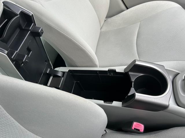 プリウス Ｓ　後期型　車検整備付き　純正ナビＴＶ・Ｂｌｕｅｔｏｏｔｈ・Ｂモニター　ステアスイッチ　ＨＩＤヘッドライト＆フォグ　ＥＴＣ　横滑り防止機能　プッシュスタート＆スマートキー　コーナーセンサー　前後ドラレコ（20枚目）